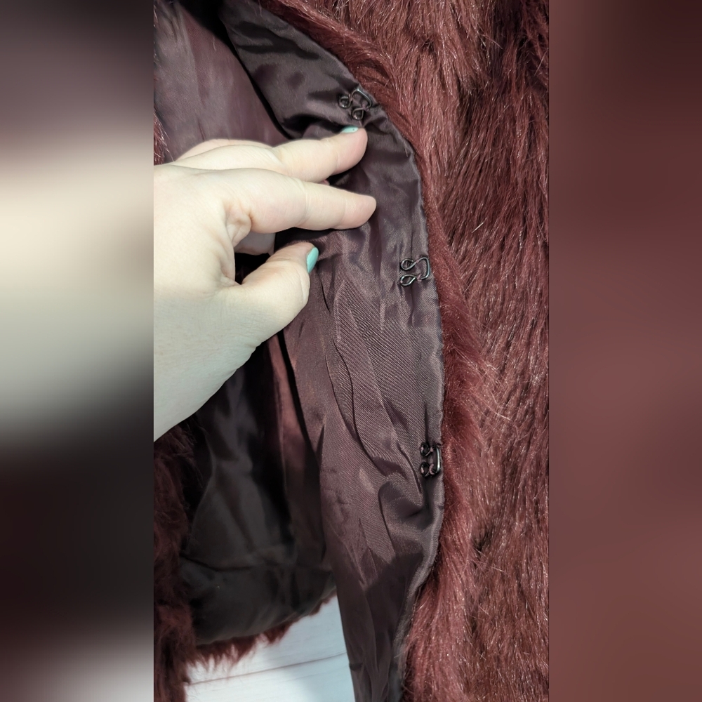 Rue21 Faux Fur Vest in Rich Burgundy Brown 🤎 Size L - Picture 4 of 5